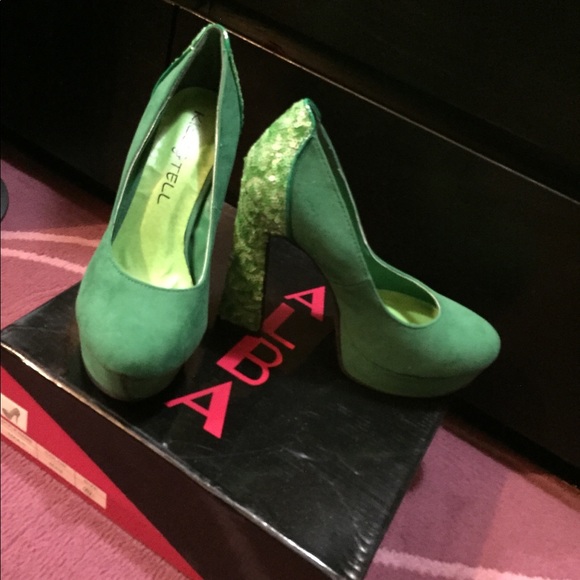 Shoes - Picture 2 of 4